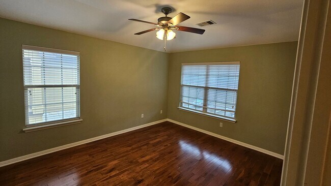 Building Photo - 1310 W Parmer Ln