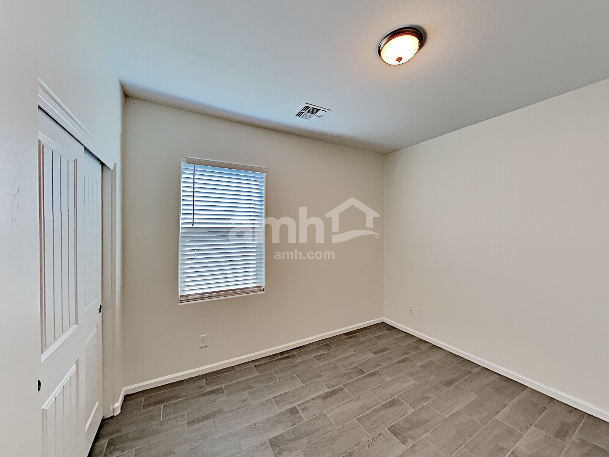 Building Photo - 20253 W Sherman St