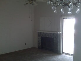 Building Photo - 2227 Madison Dr