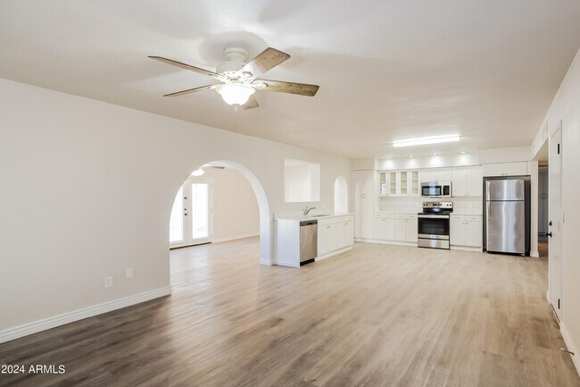 Building Photo - 2708 W Acoma Dr