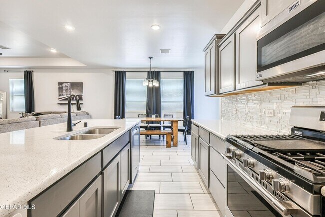 Building Photo - 12844 Haxby St
