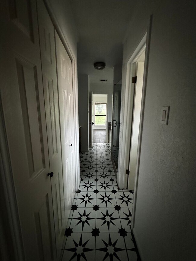 Building Photo - 3 Bdrm 2 Bath in Copperas Cove