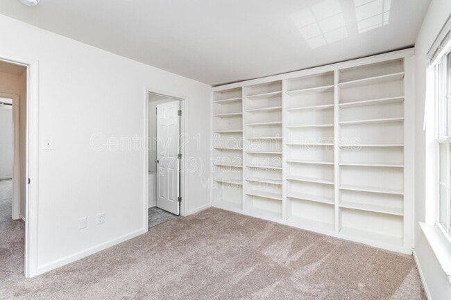 Building Photo - 45425 Clarkes Crossing Square