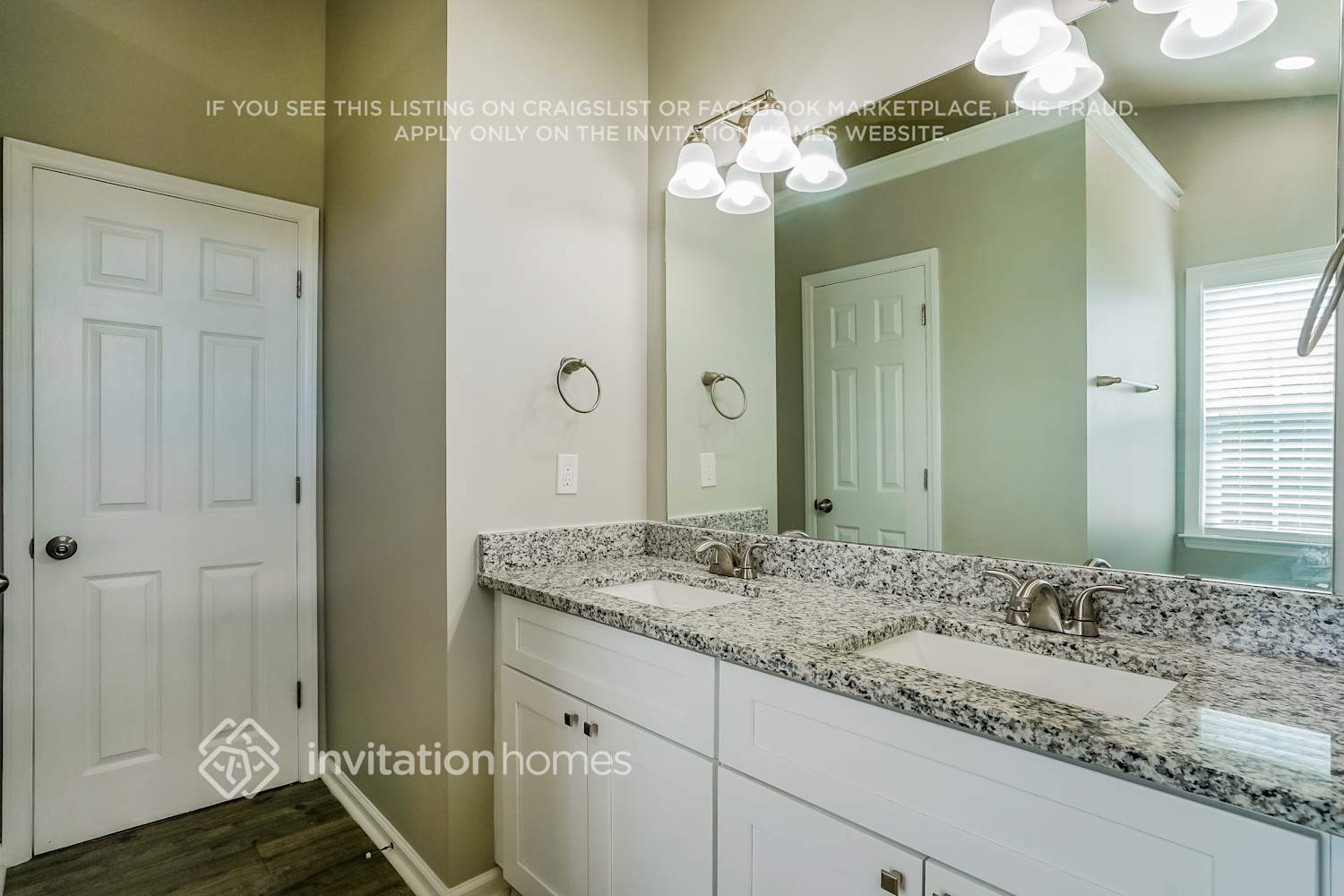 Building Photo - 402 Zircon Ln