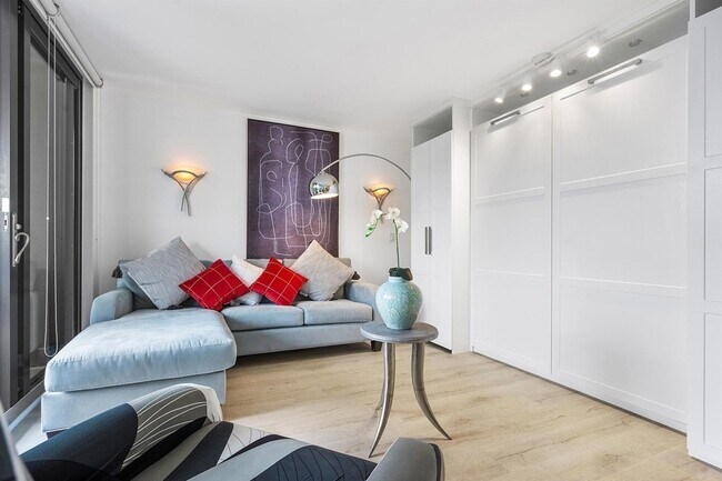 Building Photo - 2400 Presidential 204 Way