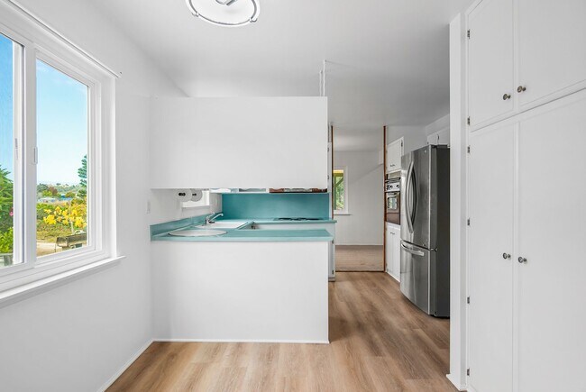 Building Photo - Spacious 4-bedroom, 2-bathroom home in coveted University City