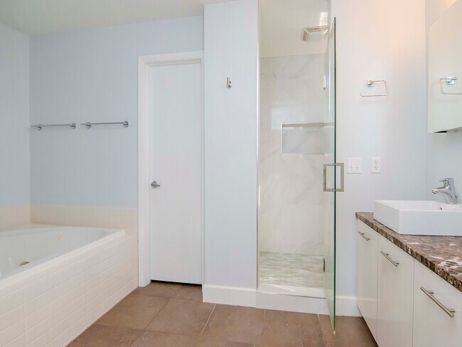 Building Photo - 213 S Moody Ave