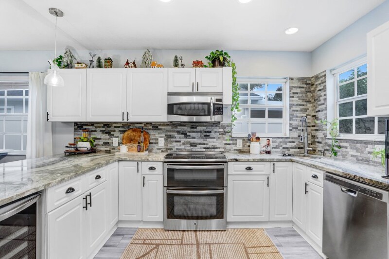 Building Photo - 3122 W Grace St