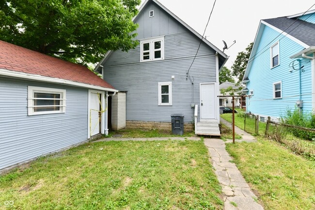 Building Photo - 852 N Rural St