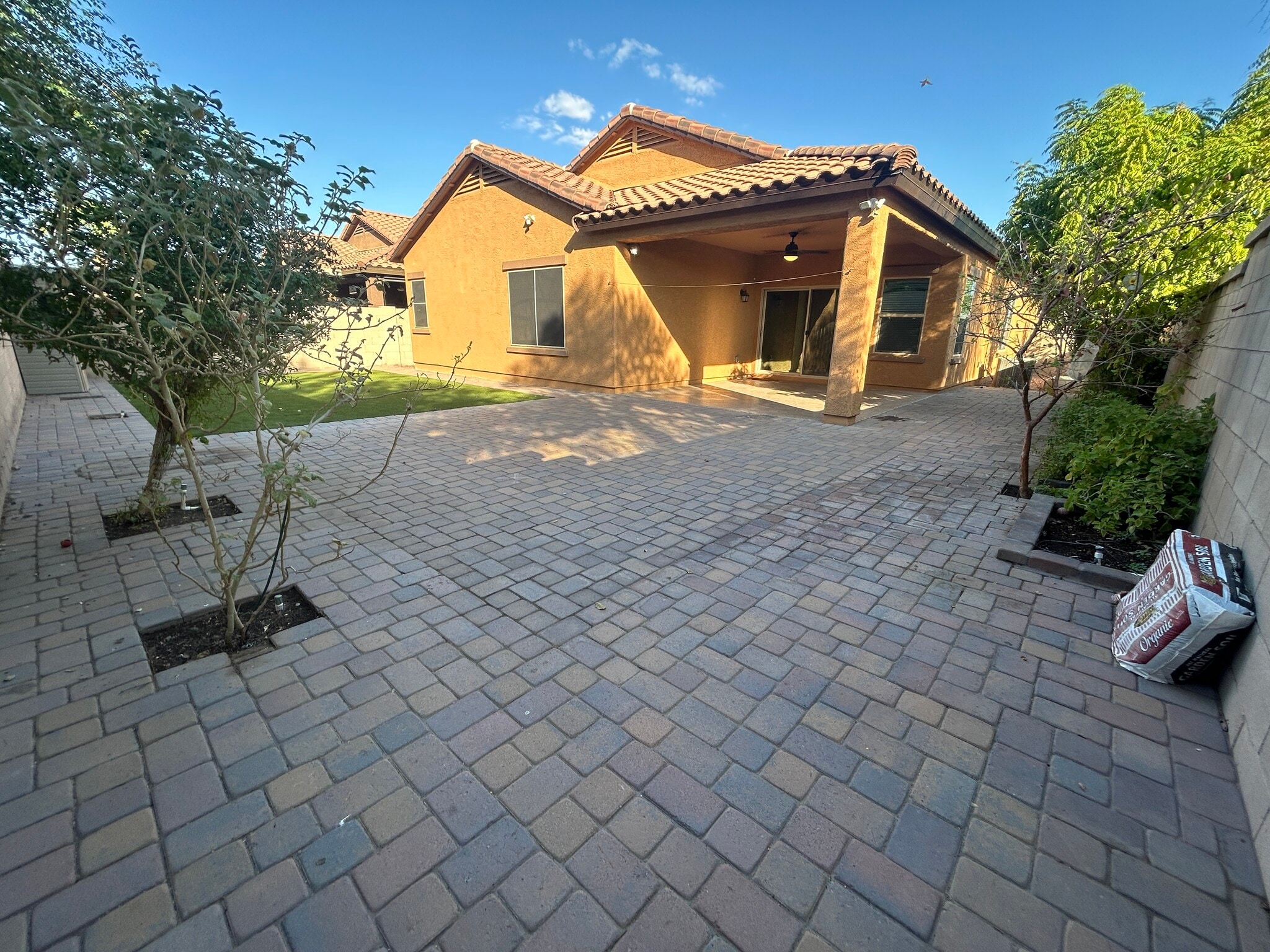 Building Photo - 10765 W Avenida del Rey