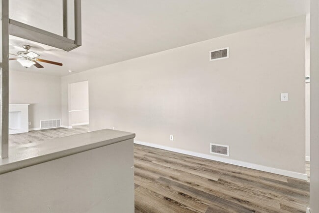 Building Photo - 1736 N Kentwood Ave