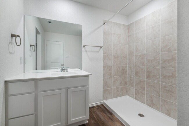 Building Photo - Redbird Ranch 4 Bedroom, 2 Bath, Free Inte...