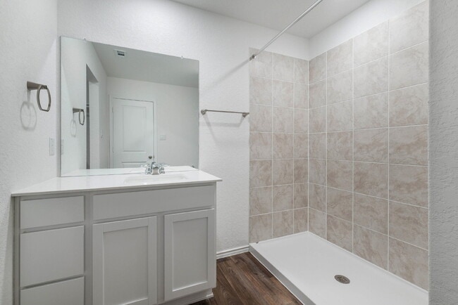 Building Photo - Redbird Ranch 4 Bedroom, 2 Bath, Internet Included, Tons of Amenities