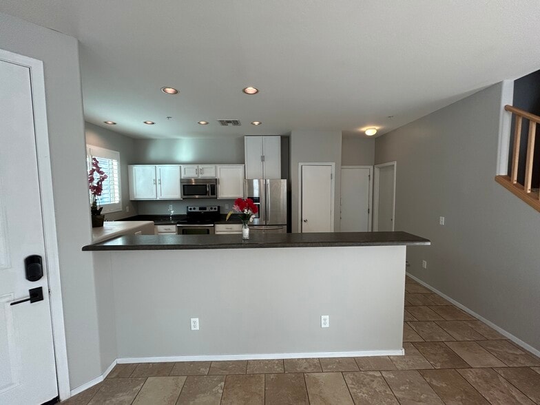 Building Photo - 8111 W Lynwood St