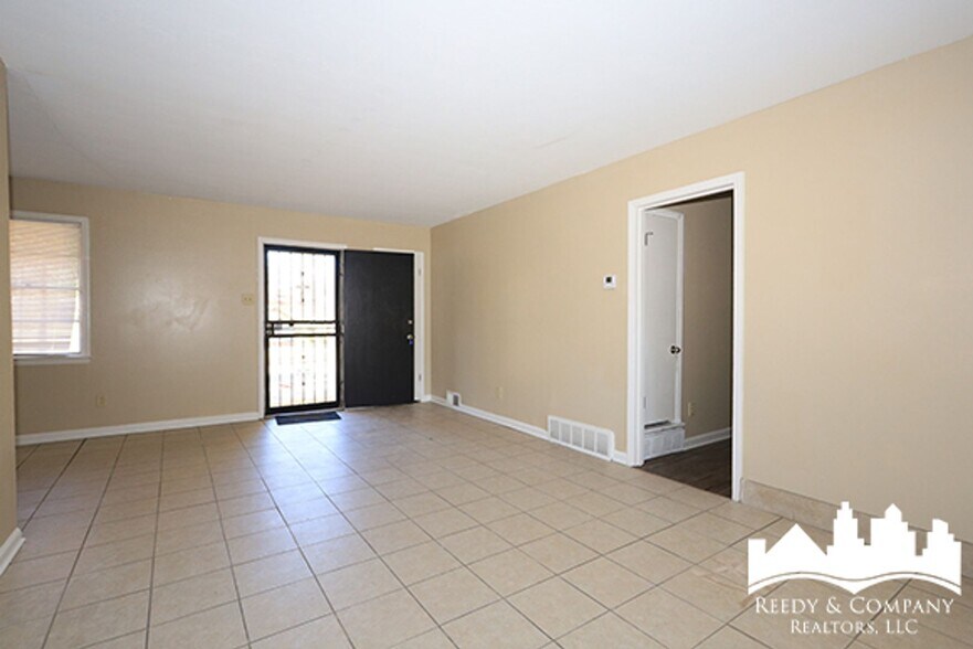 Building Photo - 3992 Cliffdale St