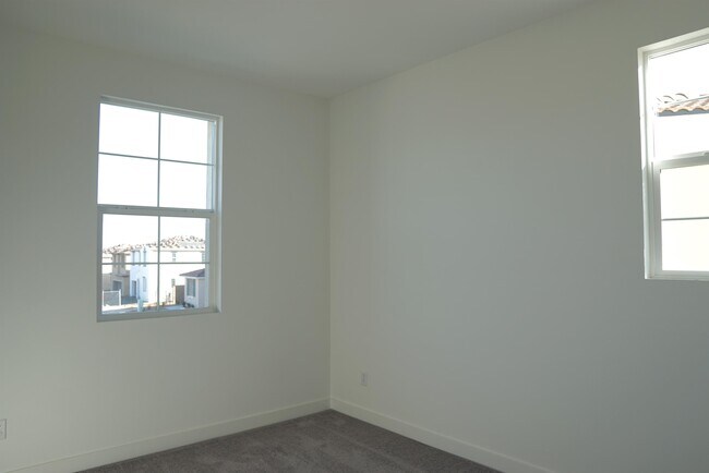 Building Photo - 35505 Sereno Ln