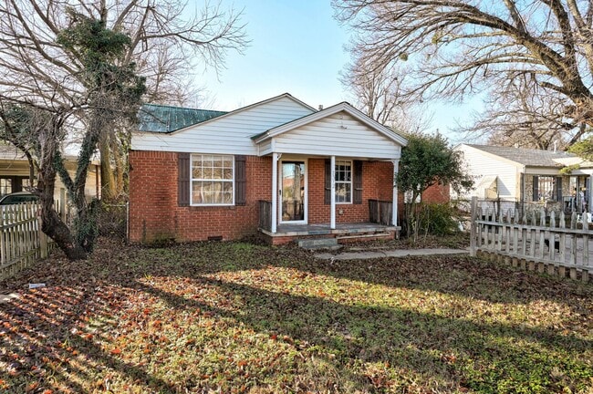 Building Photo - Move in Special !! $250 Off your First Full Month Rent! Beautiful Large 4BD/2BTH Home Near Tinker...