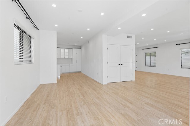 Building Photo - 913 Hilldale Ave