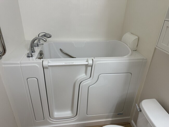 Building Photo - 1720 Iron Mountain Dr