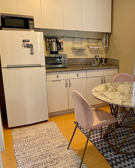 Building Photo - 836 N La Jolla Ave