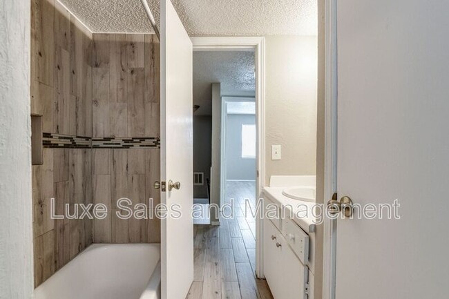 Building Photo - 6048 NW Expressway