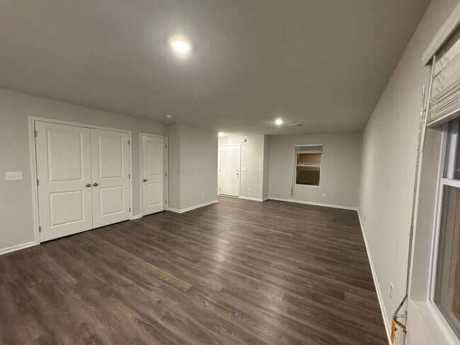 Building Photo - Charming 3-Bedroom Home with Convenient Lo...