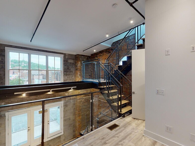 Building Photo - 1710 Elm St