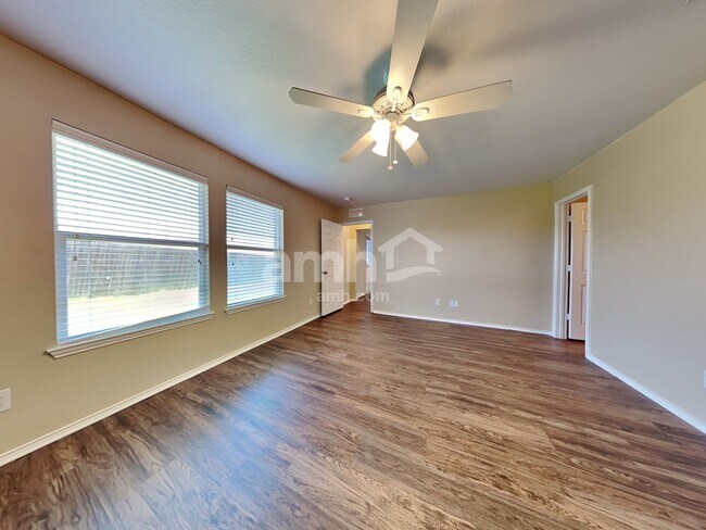 Building Photo - 805 Windflower Dr