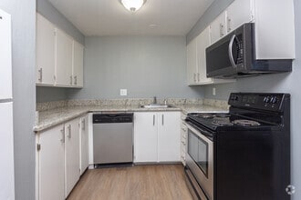 1BR, 1BA - 1st Floor with W/D 710SF - Kitchen - Summerwalk Villa