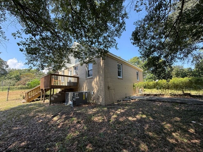 Building Photo - Cozy 2BR Cottage w/Deck & Fenced Yard