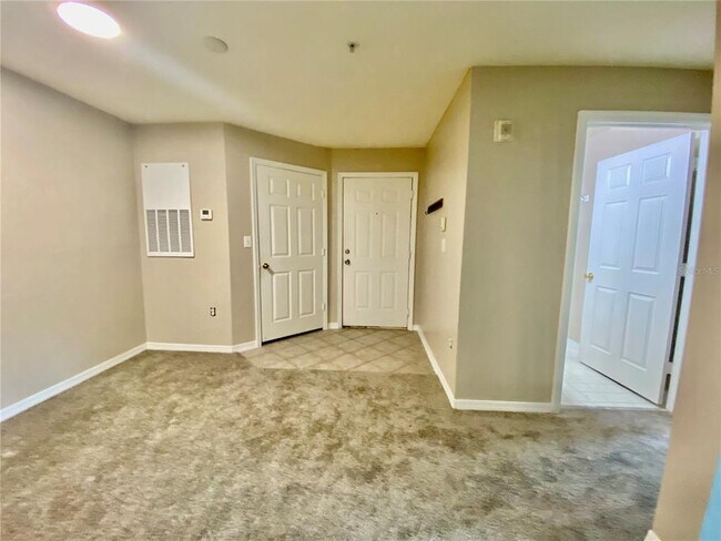 Building Photo - 5459 Vineland Rd
