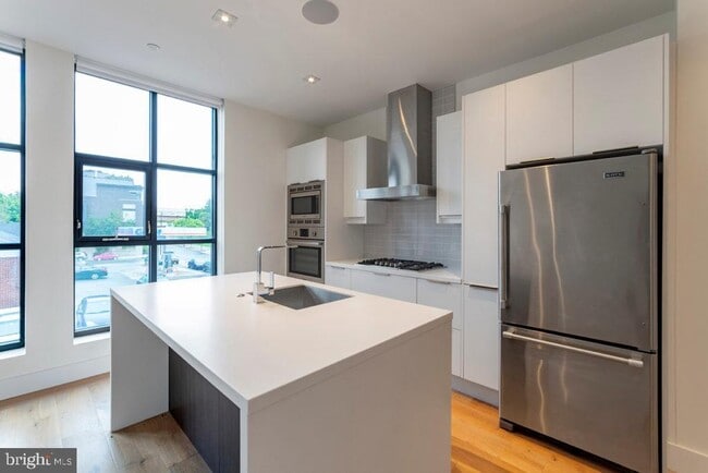 Building Photo - 240 N 2nd St