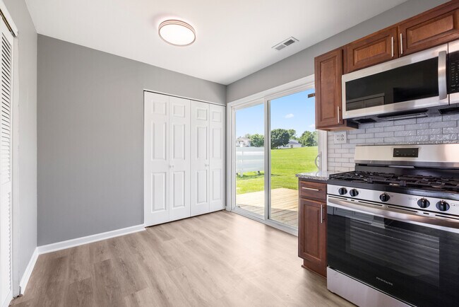 Building Photo - 462 Degas Cir