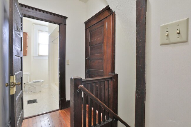 Building Photo - 3 Bedroom , 2 Bath Newly Renovated Townhouse - Right off of High St - FREE Washer / Dryer and Off...