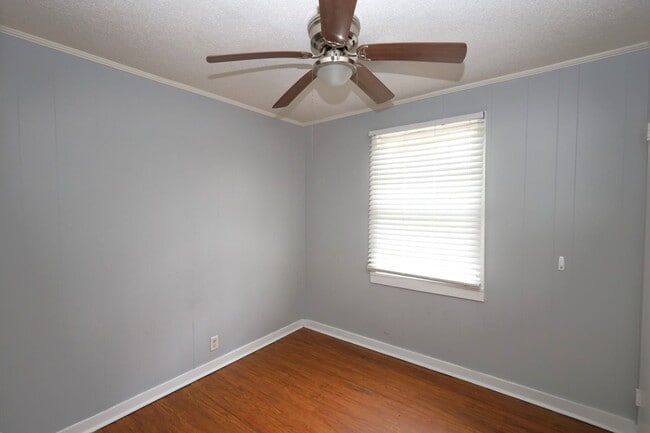 Building Photo - 810 Lilly St