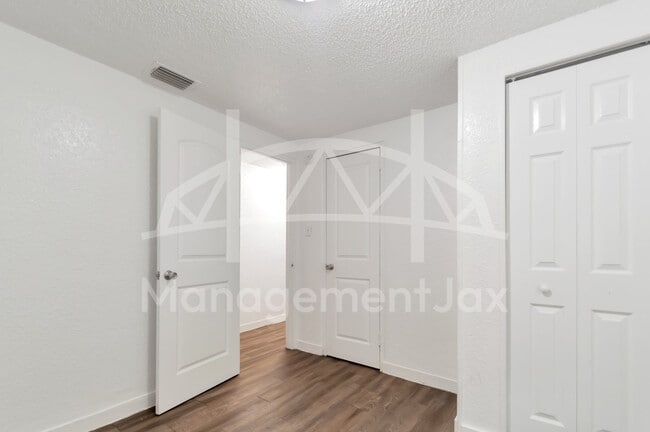 Building Photo - 1629 W 31st St