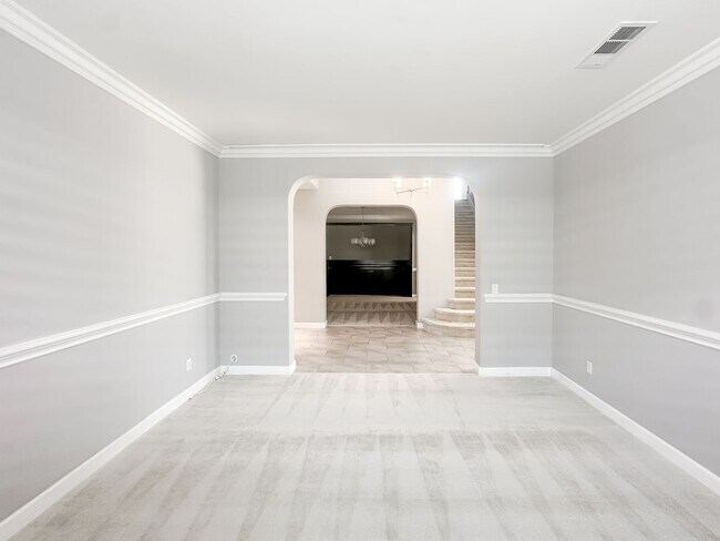 Building Photo - 32920 Northshire Cir