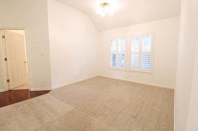 Building Photo - 121 Antler Cir