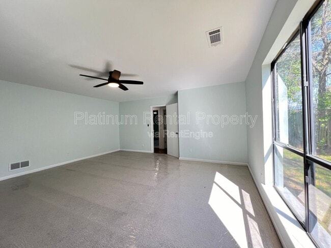 Building Photo - 1331 Buttercup Ct
