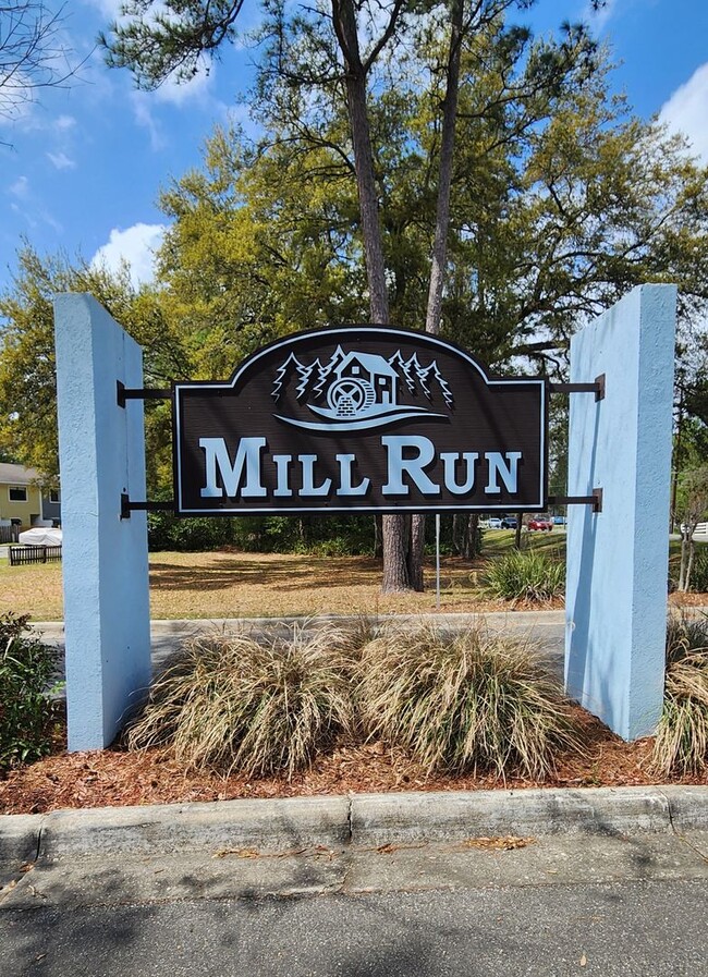 Building Photo - 2 Bed / 2.5 Bath End-Unit Townhome in Mill Run