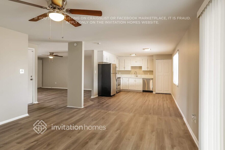Building Photo - 14235 N 39th Way