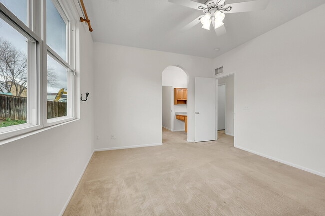 Building Photo - $1,975.00 - 3 Beds, 2 Baths, Single Family...
