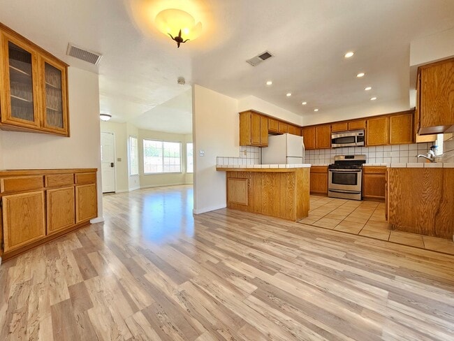 Building Photo - 3 Bed, 2 Bath Home w/ 2-Car Garage – $1750...