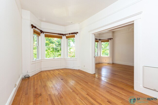 Building Photo - Mission District: Top Floor Flat Above Blondie's Bar w/ Formal Dining Room & W/D in unit