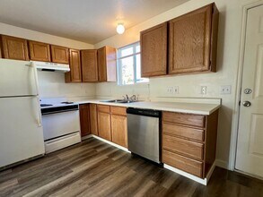 Building Photo - 682 N 400 W