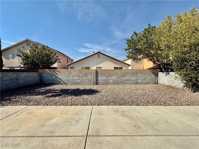 Building Photo - 4912 River Splash Ave