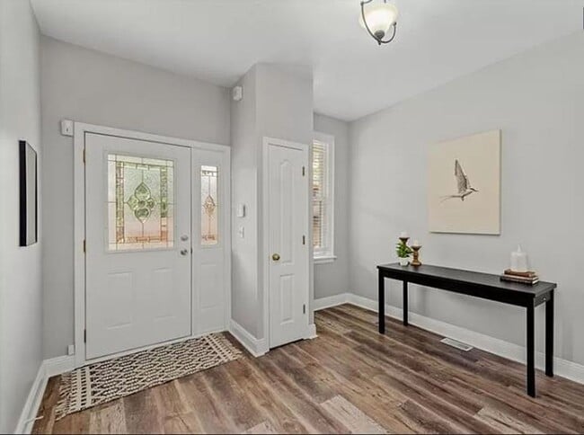 Building Photo - Beautifully remodeled 6 BR, 1.5 Bath brick home on level double-lot in Wilkinsburg!