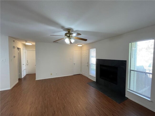 Building Photo - 407 Parkhill Cove