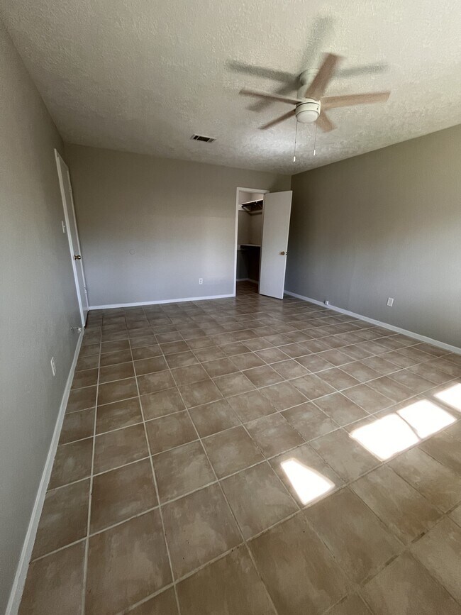 Building Photo - 16450 Hibiscus Ln