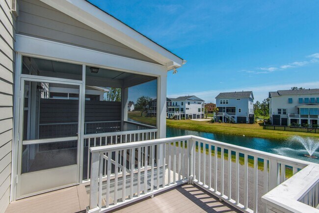 Building Photo - Beautiful Oyster Point Townhome - Mt. Pleasant